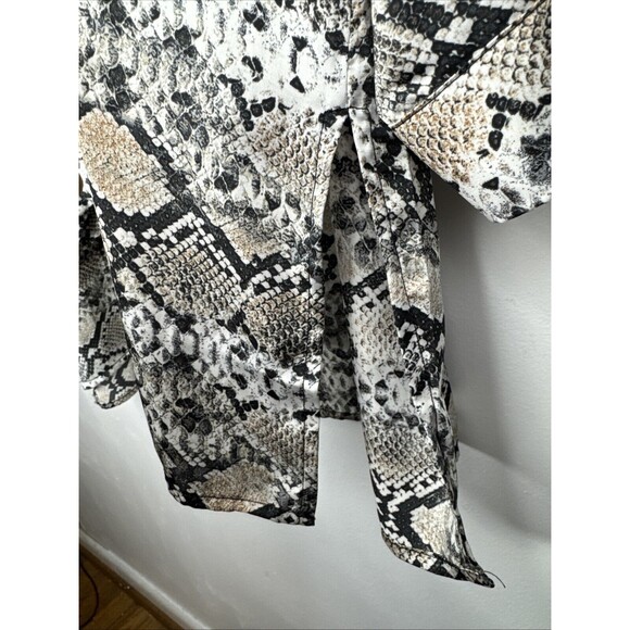 Alex & Lili Snake Print Button Down Blouse Tunic Sz XL Lightweight Satin Feel - Picture 6 of 7
